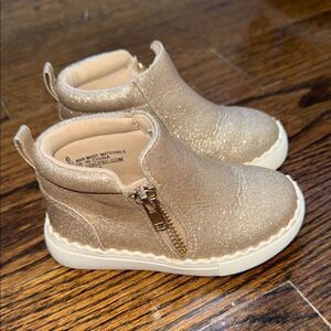Cupcakes & Cashmere Gold Glitter Kids Ankle Boots 6C
